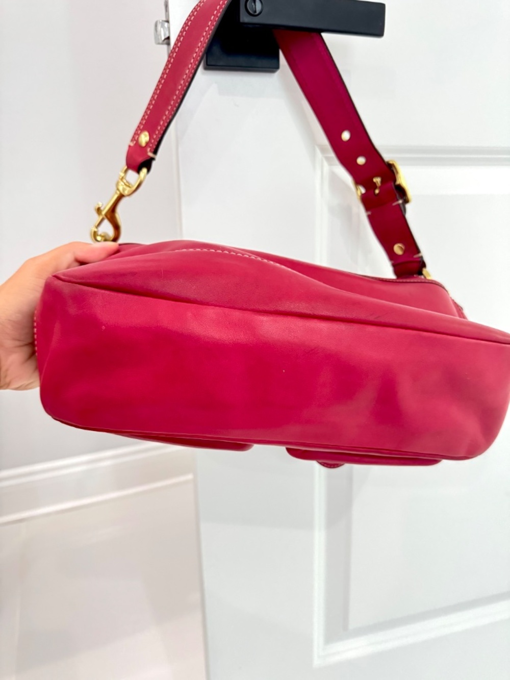 Vintage Coach Double Turnlock in Raspberry - Picture 4 of 6